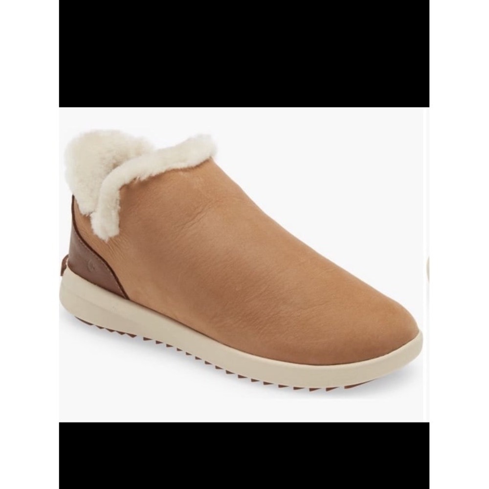 OluKai Malua Hulu GenuineShearling Waterproof Slip-On Sneaker boot women size 5